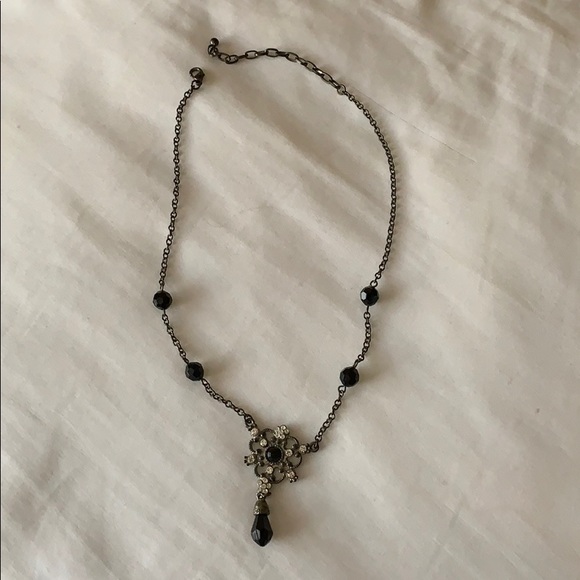 Black bead necklace with pendant - Picture 6 of 6